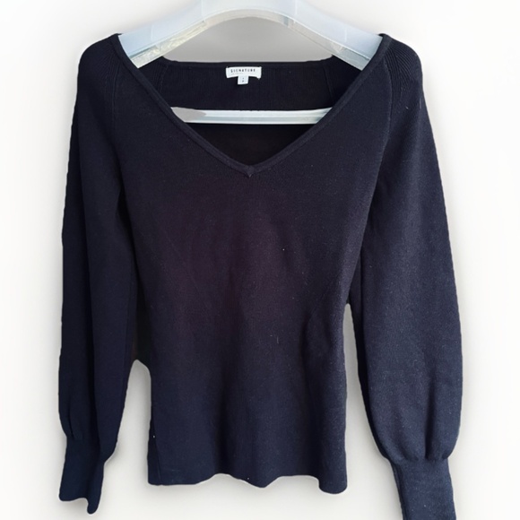 Signature Reitmans Viscous Blend Black Deep Neckline Fitted Pullover Sweater SP - Picture 12 of 12